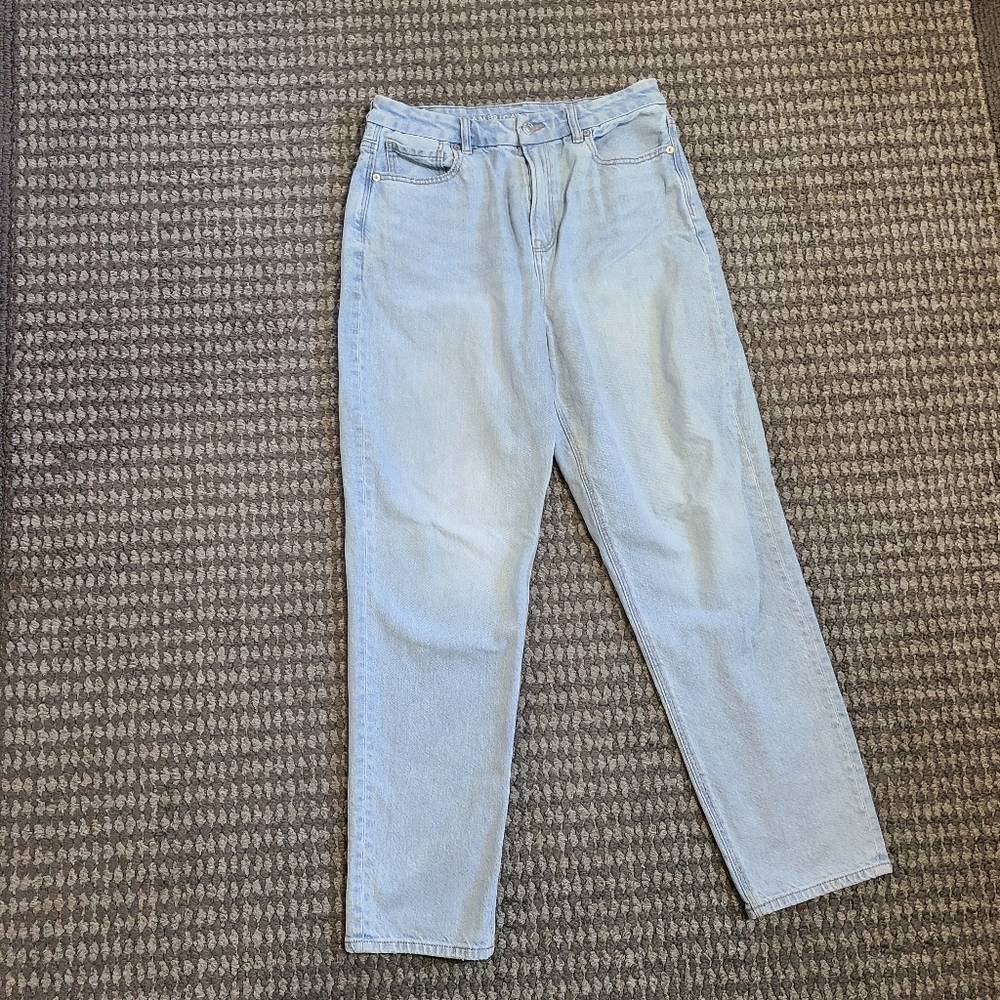 American Eagle Curvy Mom Jean Light Blue Denim Jeans 10 - Picture 3 of 16